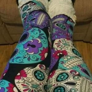 One Size Adult Purple Sugar Skull Print Leggings